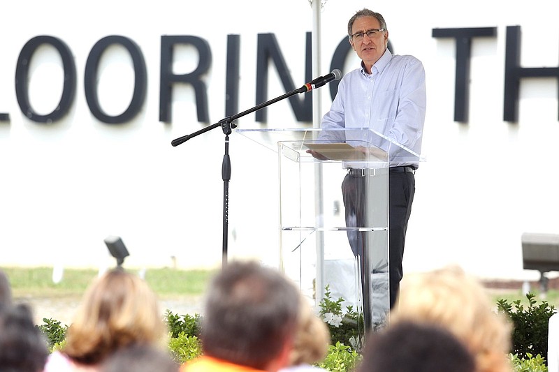 Calhoun, floor covering maker Mohawk beats profit