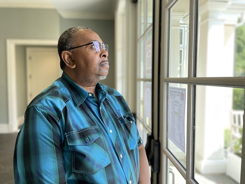 Dulce Torres Guzman / Tennessee Lookout / Poll worker Victor Nelson is pictured at Belle Meade City Hall in Davidson County.